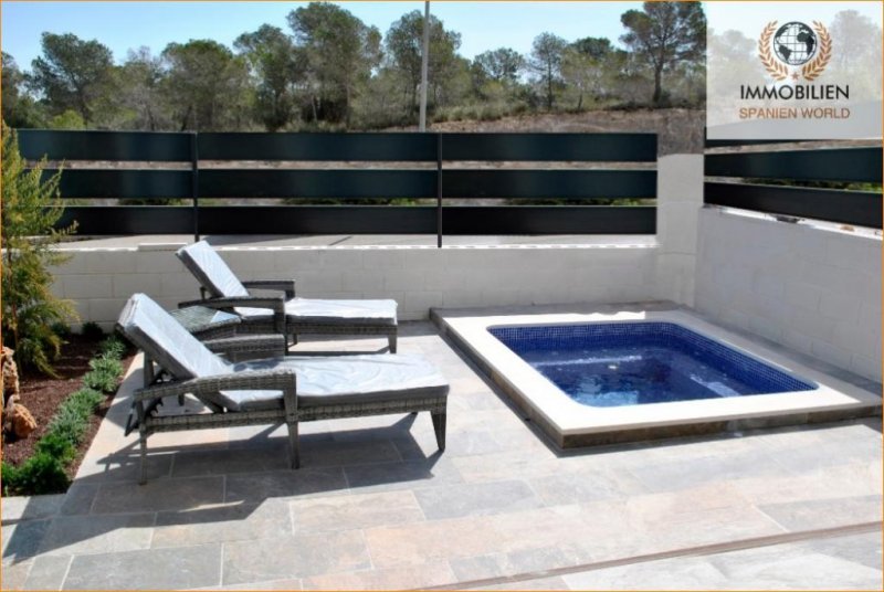 Orihuela / Punta Prima Villa mit Pool und einem privaten Parkplatz. Punta Prima. Orihuela Costa. Alicante
Zaproponuj zmianę Haus