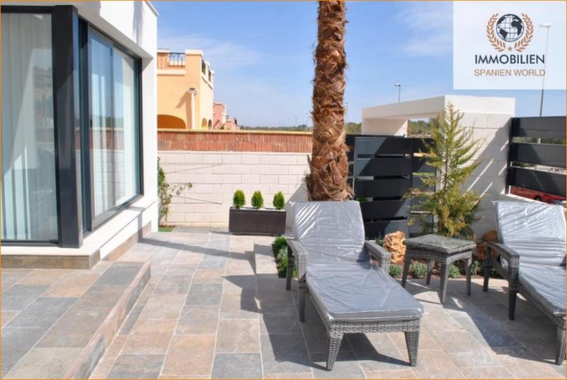 Orihuela / Punta Prima Villa mit Pool und einem privaten Parkplatz. Punta Prima. Orihuela Costa. Alicante
Zaproponuj zmianę Haus