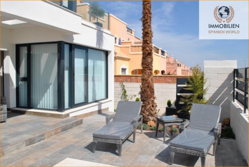 Orihuela / Punta Prima Villa mit Pool und einem privaten Parkplatz. Punta Prima. Orihuela Costa. Alicante
Zaproponuj zmianę Haus