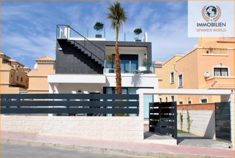 Orihuela / Punta Prima Villa mit Pool und einem privaten Parkplatz. Punta Prima. Orihuela Costa. Alicante
Zaproponuj zmianę Haus