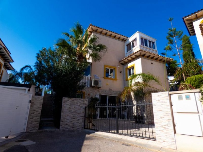 Playa Flamenca Villa mit 4 Schlafzimmern, 3 Bädern, Dachterrasse, Privatpool und schönem Ausblick Haus kaufen