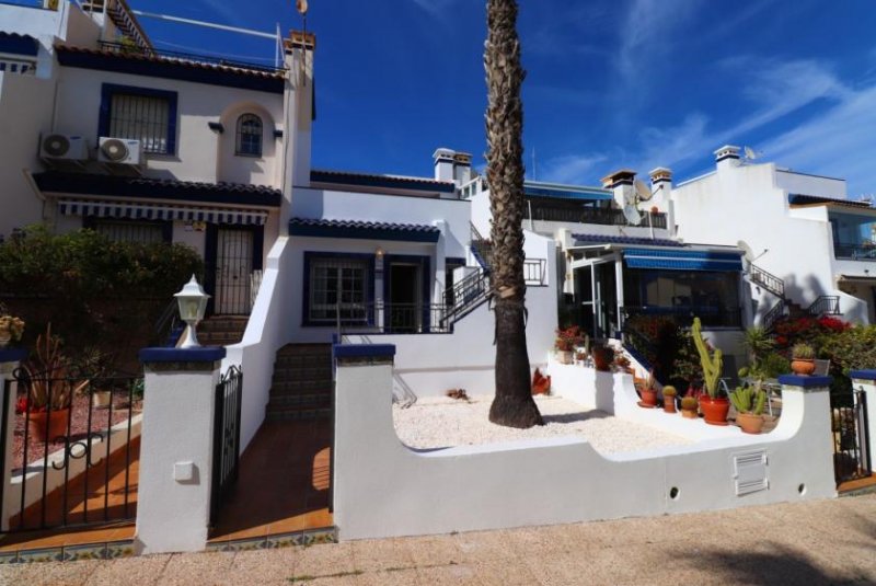 Villamartín Reihenhaus mit 2 Schlafzimmern, 1 Bad, Dachterrasse und Gemeinschaftspool Haus kaufen