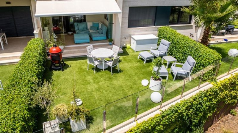 Pilar de la Horadada Erdgeschoss-Wohnung mit 2 Schlafzimmern, 2 Bädern, privatem Garten und Gemeinschaftspool in der Lo Romero-Golfanlage Wohnung