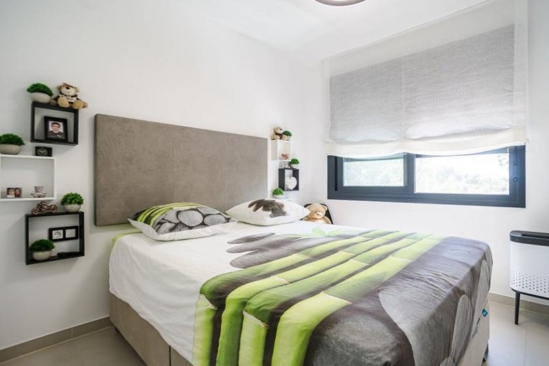Pilar de la Horadada Erdgeschoss-Wohnung mit 2 Schlafzimmern, 2 Bädern, privatem Garten und Gemeinschaftspool in der Lo Romero-Golfanlage Wohnung