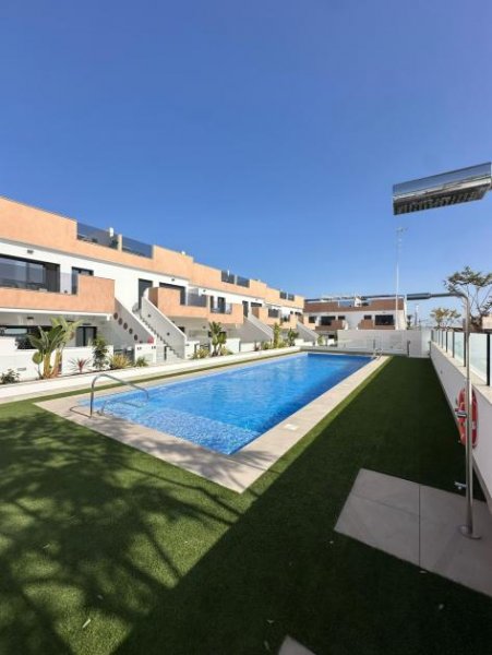 Pilar de la Horadada Spektakuläre Wohnung mit Oasen-Pool Wohnung kaufen