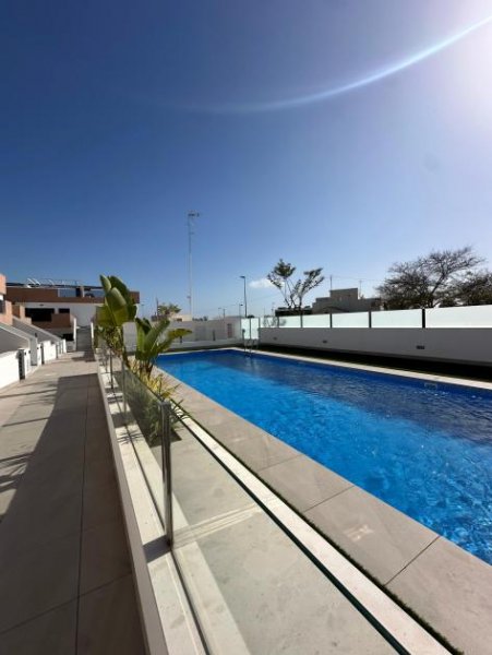 Pilar de la Horadada Spektakuläre Wohnung mit Oasen-Pool Wohnung kaufen