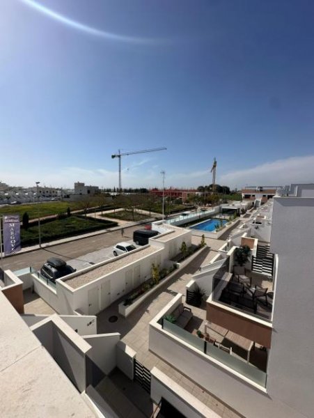 Pilar de la Horadada Spektakuläre Wohnung mit Oasen-Pool Wohnung kaufen