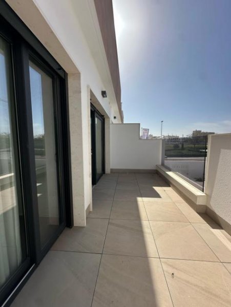 Pilar de la Horadada Spektakuläre Wohnung mit Oasen-Pool Wohnung kaufen