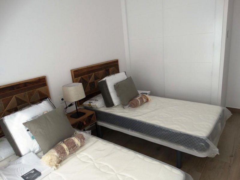 Pilar de la Horadada Wunderschöne Doppelhaushälften mit 3 Schlafzimmern, 3 Bädern, Dachterrasse, Kfz-Stellplatz und Privatpool Haus kaufen
