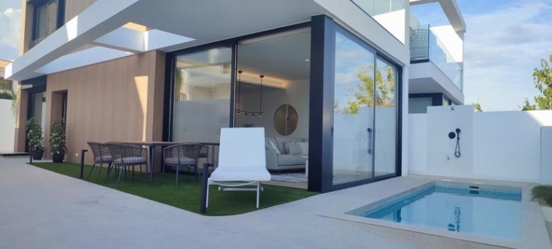 TORRE DE LA HORADADA Bezugsfertige Strandvilla mit Pool am Mittelmeer Haus kaufen