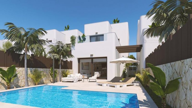 Mil Palmeras Wunderschöne Villen mit 3 Schlafzimmern, 3 Bädern, Dachterrasse, Fußbodenheizung in Bädern und Privatpool Haus kaufen