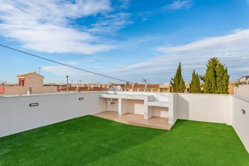 Torre de La Horadada Renovierte Doppelhaushälfte mit 4 Schlafzimmern, 3 Bädern, Dachterrasse, Privatpool und Meerblick Haus kaufen