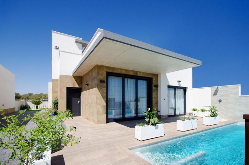 San Miguel de Salinas Exklusive Villen mit 2 oder 3 Schlafzimmern, Meerblick und mit Privatpool Haus kaufen