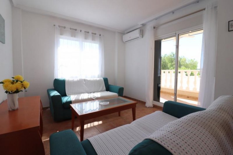 San Miguel de Salinas Villa mit 3 Schlafzimmern, 2 Bädern, Gäste-WC, Garage und Privatpool in Lakeview Mansions Haus kaufen