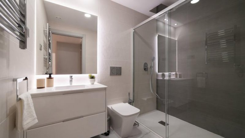 Benidorm Exklusives 2-Schlafzimmer-Apartment im Eagle Tower Wohnung kaufen