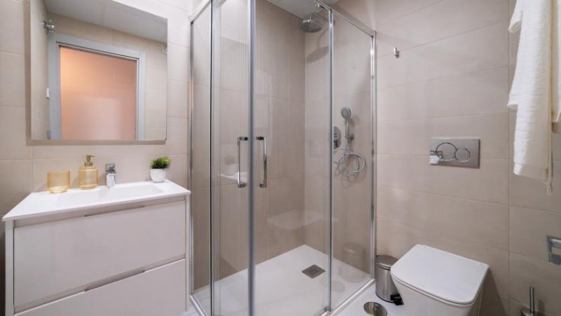 Benidorm Exklusives 2-Schlafzimmer-Apartment im Eagle Tower Wohnung kaufen