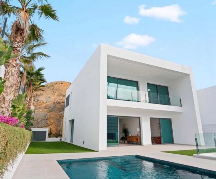Benidorm Luxusvillen mit 3 Schlafzimmern, 2-3 Bädern, Klimaanlage, Fußbodenheizung und Privatpool in einer der begehrtesten Gegenden