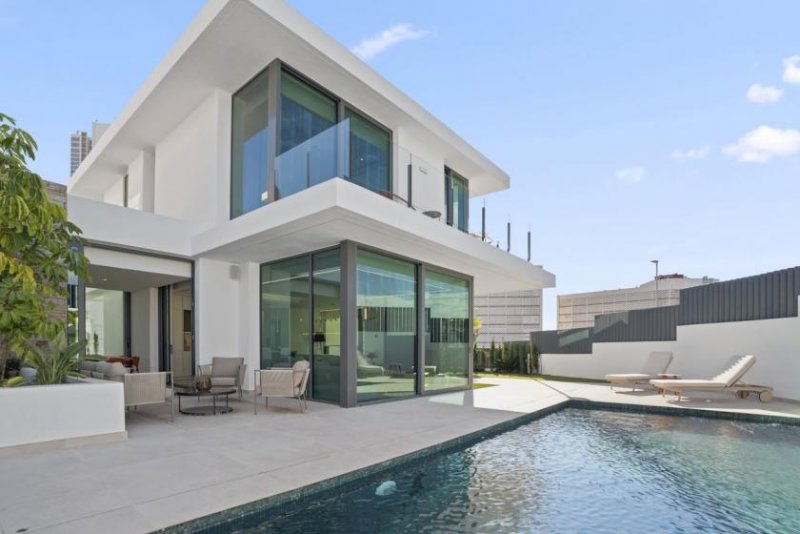 Benidorm Luxusvillen mit 4 Schlafzimmern, 4 Bädern, Klimaanlage, Fußbodenheizung und Privatpool in einer der begehrtesten Gegenden von