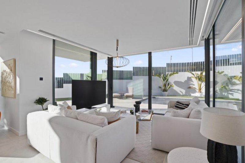 Benidorm Luxusvillen mit 4 Schlafzimmern, 4 Bädern, Klimaanlage, Fußbodenheizung und Privatpool in einer der begehrtesten Gegenden von
