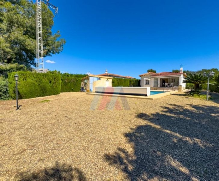 La Nucía Eingeschossige Villa mit 3 Schlafzimmern, 1 Bad, Garage und Privatpool in Barranco Hondo Haus kaufen