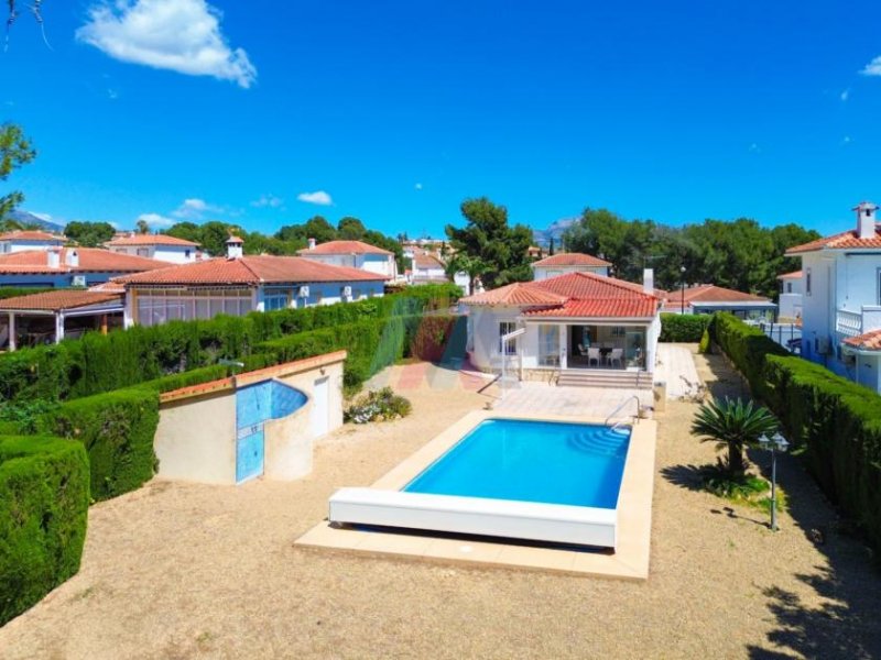 La Nucía Eingeschossige Villa mit 3 Schlafzimmern, 1 Bad, Garage und Privatpool in Barranco Hondo Haus kaufen