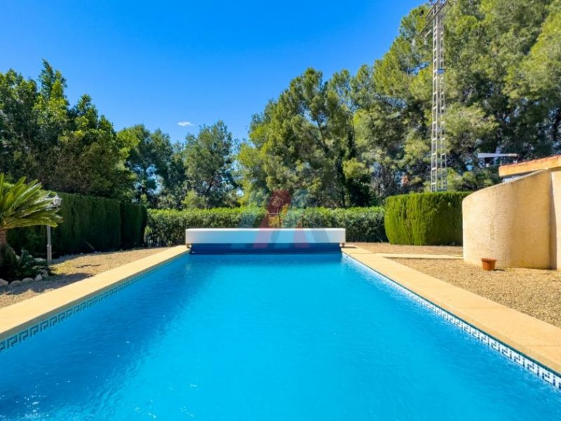 La Nucía Eingeschossige Villa mit 3 Schlafzimmern, 1 Bad, Garage und Privatpool in Barranco Hondo Haus kaufen