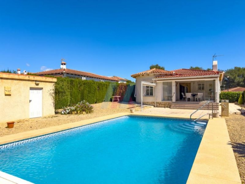 La Nucía Eingeschossige Villa mit 3 Schlafzimmern, 1 Bad, Garage und Privatpool in Barranco Hondo Haus kaufen