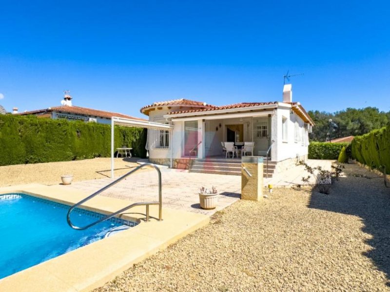 La Nucía Eingeschossige Villa mit 3 Schlafzimmern, 1 Bad, Garage und Privatpool in Barranco Hondo Haus kaufen