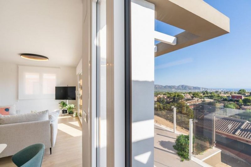 La Nucia Reihenhäuser mit 4 Schlafzimmern, 3 Bädern, Gäste-WC, Meerblick, Klimaanlage, Kfz-Stellplatz und Gemeinschaftspool Haus