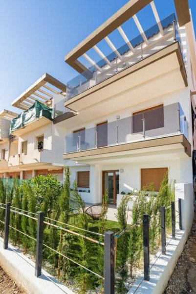 La Nucia Reihenhäuser mit 4 Schlafzimmern, 3 Bädern, Gäste-WC, Meerblick, Klimaanlage, Kfz-Stellplatz und Gemeinschaftspool Haus
