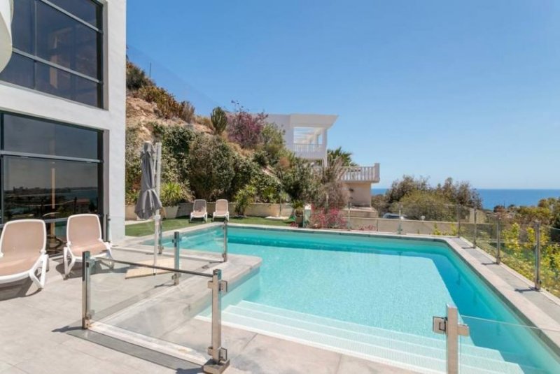 El Campello Moderne Villa mit beheiztem Pool und spektakulärem Panoramablick auf Küste und Meer und mit Vermietungslizenz Haus kaufen