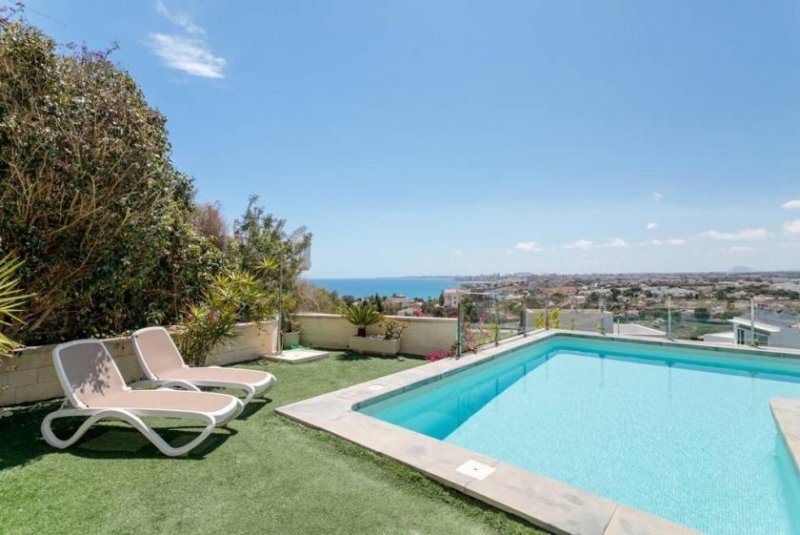 El Campello Moderne Villa mit beheiztem Pool und spektakulärem Panoramablick auf Küste und Meer und mit Vermietungslizenz Haus kaufen