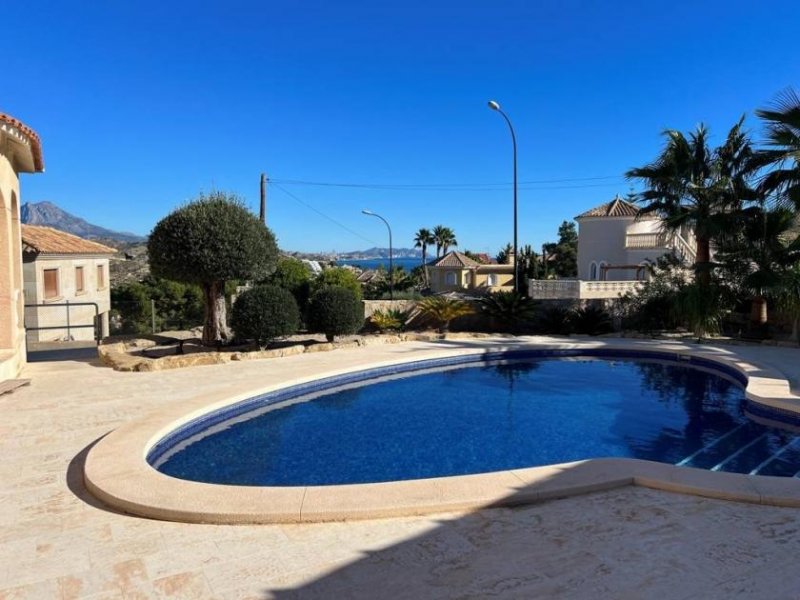 El Campello Villa mit 3 Schlafzimmern, 2 Bädern, Privatpool, Garage und Panoramablick auf die Küste und das Meer Haus kaufen