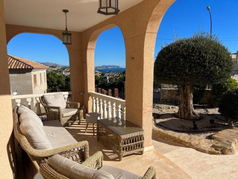 El Campello Villa mit 3 Schlafzimmern, 2 Bädern, Privatpool, Garage und Panoramablick auf die Küste und das Meer Haus kaufen