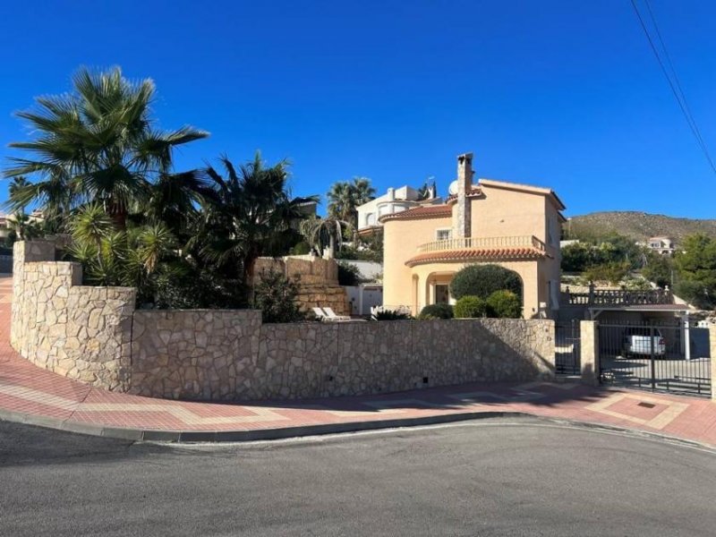 El Campello Villa mit 3 Schlafzimmern, 2 Bädern, Privatpool, Garage und Panoramablick auf die Küste und das Meer Haus kaufen