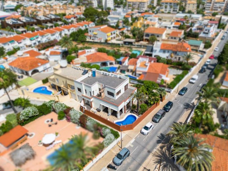 Albir Großzügige Villa nur wenige Schritte vom Zentrum von Albir und nur 920 m vom Strand entfernt Haus kaufen