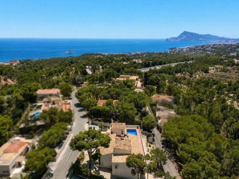 Altea Südlich ausgerichtete Villa in ausgezeichnetem Zustand mit Panoramablick auf das Meer und die Berge Haus kaufen