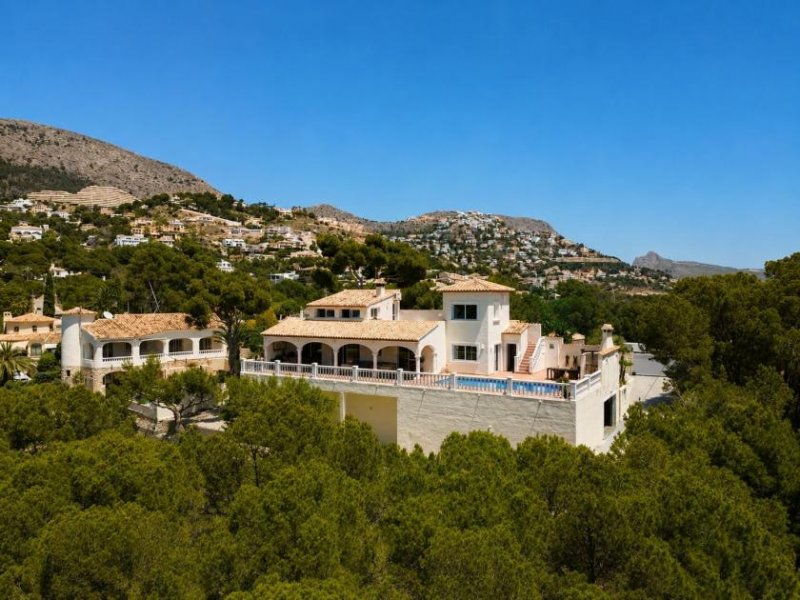 Altea Südlich ausgerichtete Villa in ausgezeichnetem Zustand mit Panoramablick auf das Meer und die Berge Haus kaufen