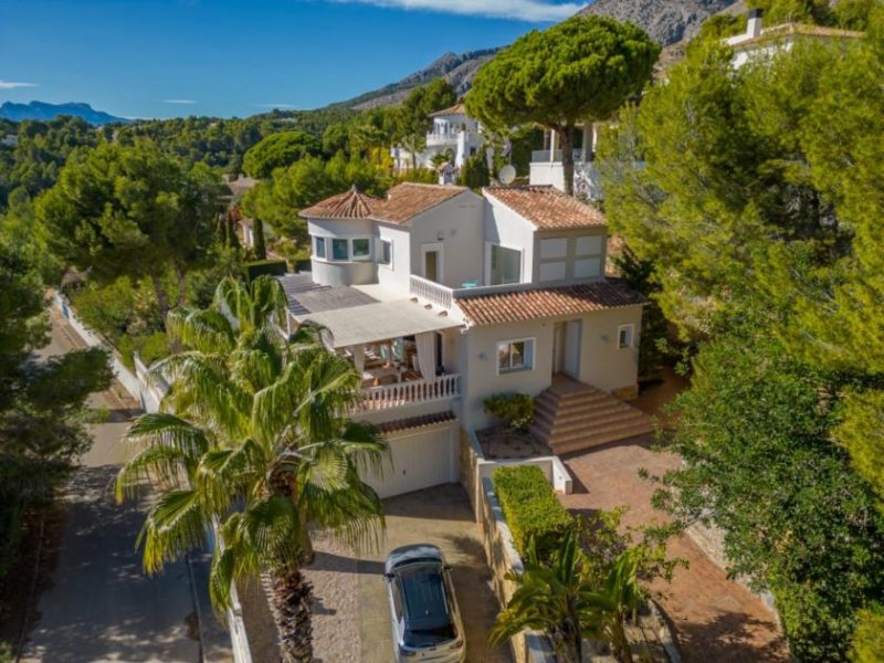 Altea Villa in mediterranem Stil mit beheiztem Pool und viel Privatsphäre in der Nähe des Golfplatzes von Altea Haus kaufen