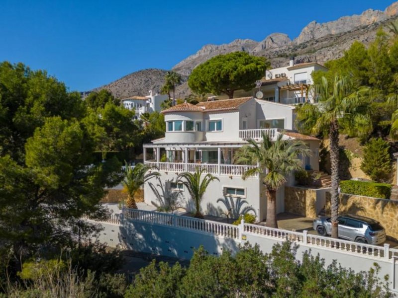 Altea Villa in mediterranem Stil mit beheiztem Pool und viel Privatsphäre in der Nähe des Golfplatzes von Altea Haus kaufen