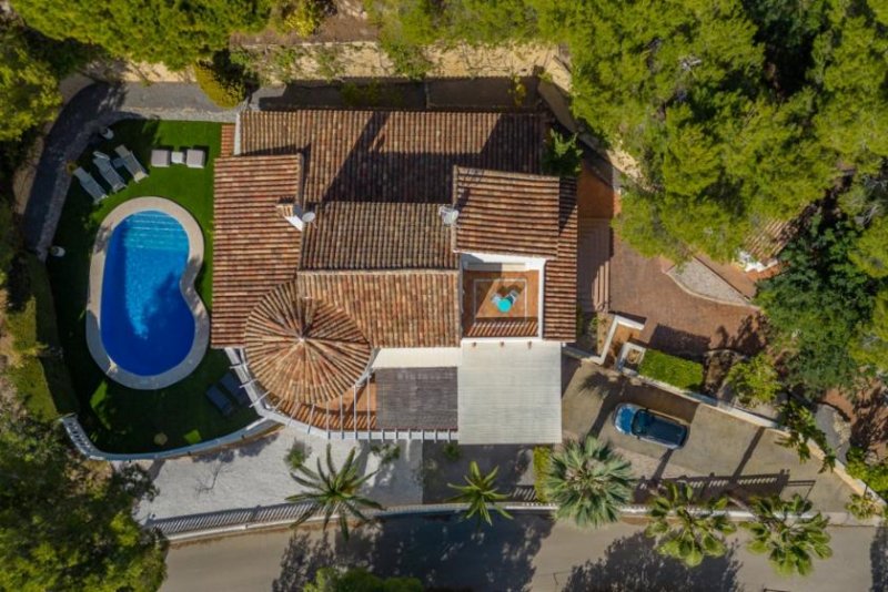 Altea Villa in mediterranem Stil mit beheiztem Pool und viel Privatsphäre in der Nähe des Golfplatzes von Altea Haus kaufen