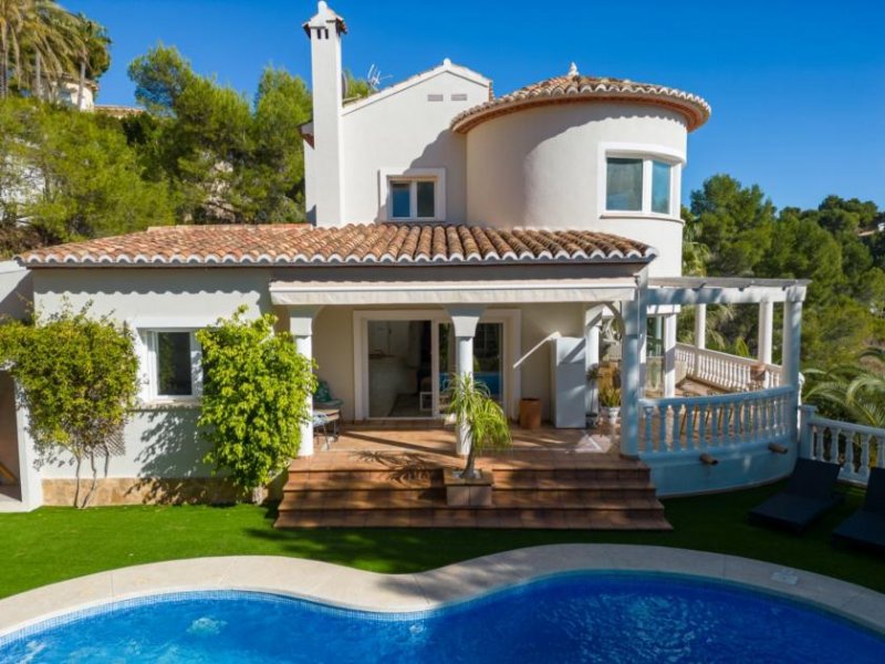Altea Villa in mediterranem Stil mit beheiztem Pool und viel Privatsphäre in der Nähe des Golfplatzes von Altea Haus kaufen
