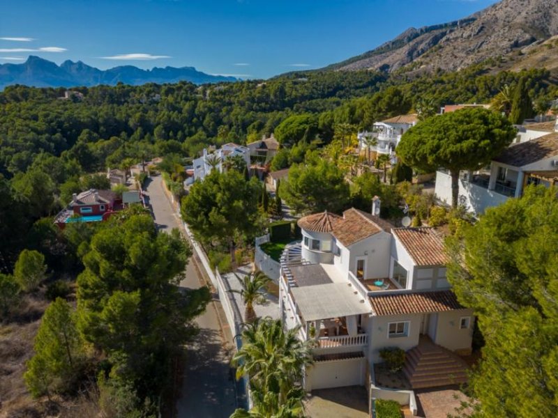 Altea Villa in mediterranem Stil mit beheiztem Pool und viel Privatsphäre in der Nähe des Golfplatzes von Altea Haus kaufen