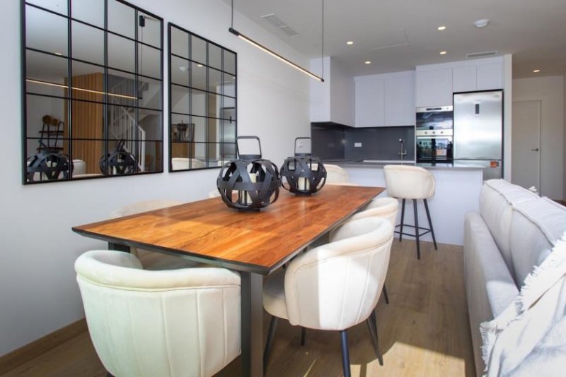 Orito Wunderschöne Reihenhäuser mit 3 Schlafzimmern, 3 Bädern, Keller, Dachterrasse, Kfz-Stellplatz und Gemeinschaftspool bei Golf