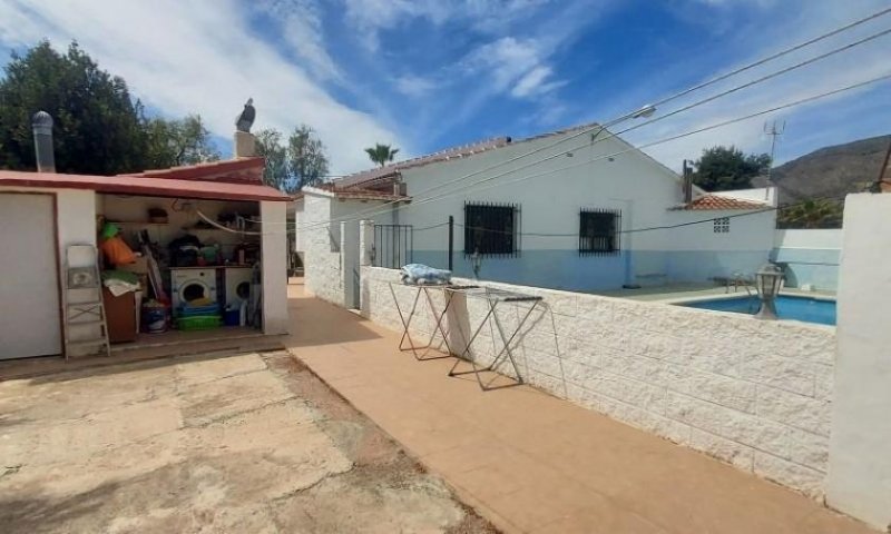 Hondón De Las Nieves Landhaus-Villa mit 3 Schlafzimmern, 2 Bädern, Privatpool und schönem Ausblick Haus kaufen