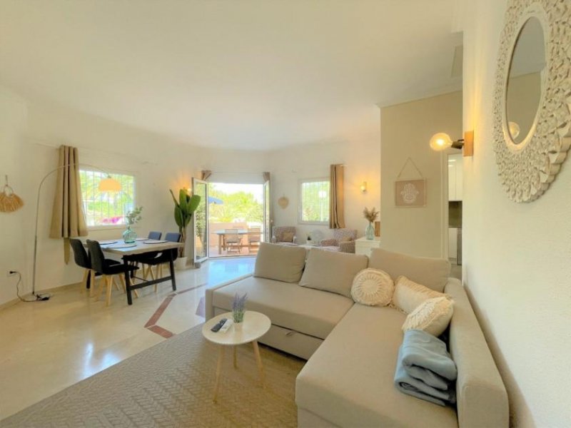 Denia Moderne Villa mit 2 Schlafzimmern, schönem Gemeinschaftspool, Home-Office-Arbeitsplatz und Vermietungslizenz Haus kaufen