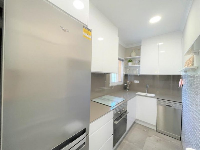 Denia Moderne Villa mit 2 Schlafzimmern, schönem Gemeinschaftspool, Home-Office-Arbeitsplatz und Vermietungslizenz Haus kaufen