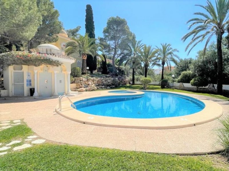 Denia Moderne Villa mit 2 Schlafzimmern, schönem Gemeinschaftspool, Home-Office-Arbeitsplatz und Vermietungslizenz Haus kaufen