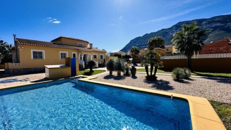 Denia Sehr gepflegte Villa mit großem Grundstück, großem Pool, Tennisplatz, Brunnen, Garage, Heizung, Klima und vielen Extras Haus