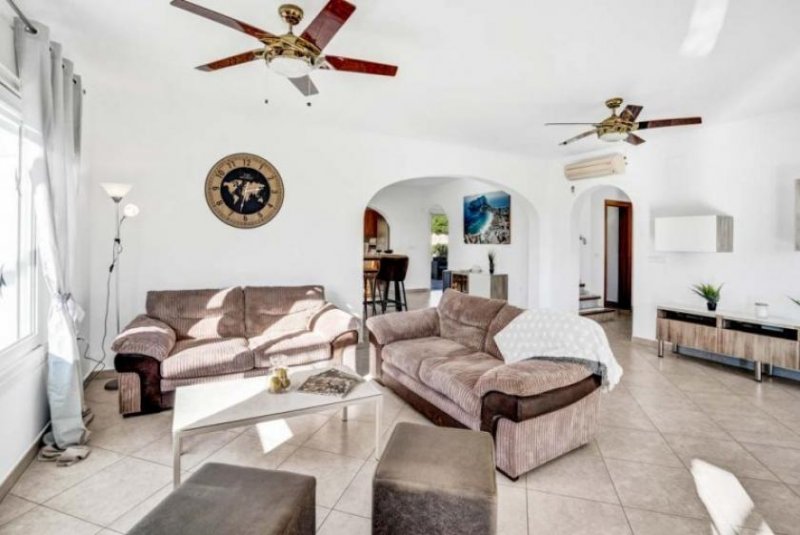 Calpe Ansprechende Villa mit 3 Schlafzimmern, 2 Bädern, Garage, Privatpool, Meerblick und Blick auf den Peñon de Ifach Haus kaufen